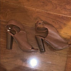 Never worn heels 👠